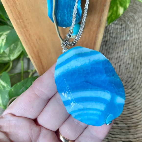 Blue Agate STONE PENDANT NECKLACE - NWT $45 TURQUOISE /Long Silver Tone Chain - Picture 9 of 12